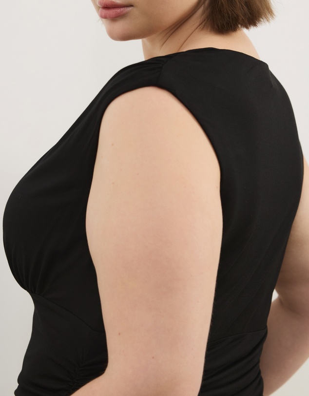 Atmos&Here Curvy - Savannah V Neck Ruched Top