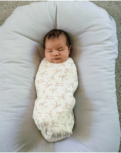 Kynd Baby - Large Stretchy Swaddle in Ivory Bow
