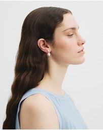 Country Road - Mini Pearl Drop Earring