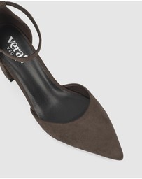 Verali - Eli Closed Toe Block Heels