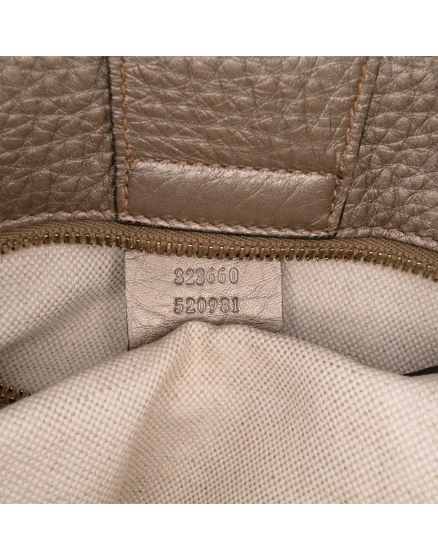 Pre-Loved by Azura Reborn - Pre-Loved gucci Elegant Leather Handbag with Distinctive Handle