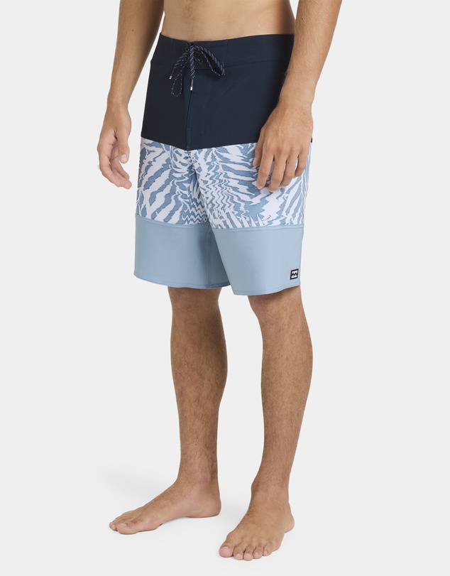 Billabong - Mens Tribong Performance 18.5