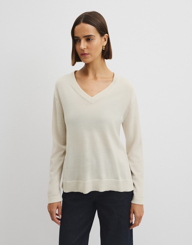 Country Road - Lightweight Merino Wool V-neck Knit