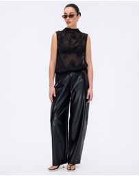 Minima Esenciales - Maelle Floral Applique Top