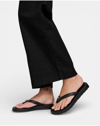 GUESS - Candry Logo Flip Flop Sandals