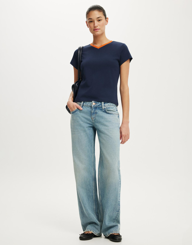 Cotton On - 90s Baby V-Neck Tee