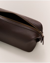 Trenery - Derwent Wash Bag in Espresso