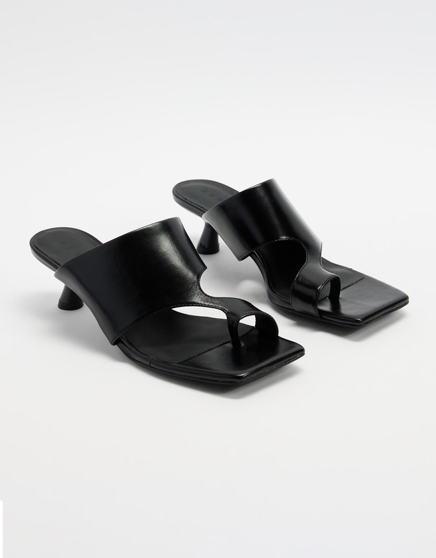 AERE - Asymmetric Heels