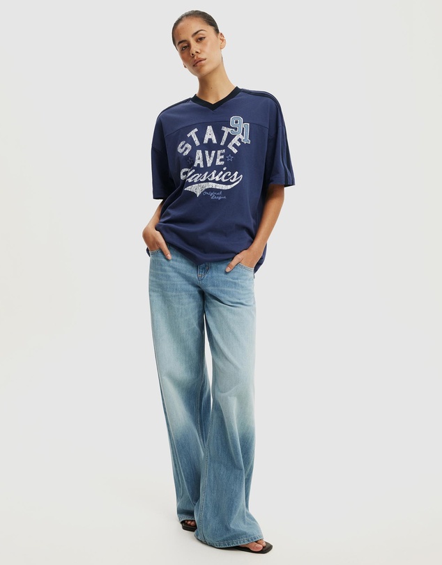 Cotton On - V-Neck Oversized Graphic Tee