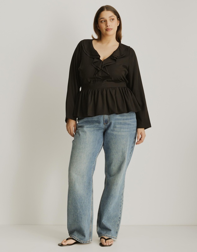 Atmos&Here Curvy - Lyric V-Neck Ruffled Long Sleeve Top