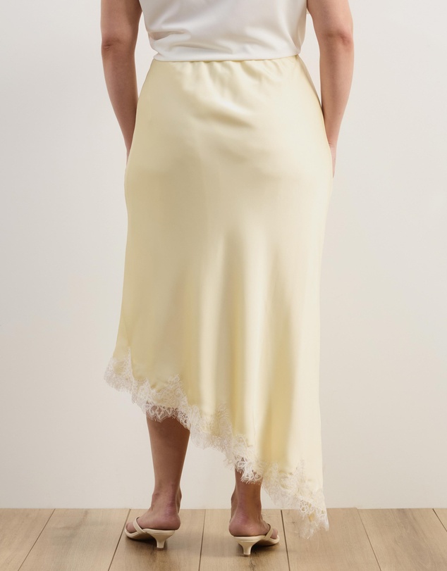 Atmos&Here Curvy - Leoni Asymmetric Lace Satin Skirt