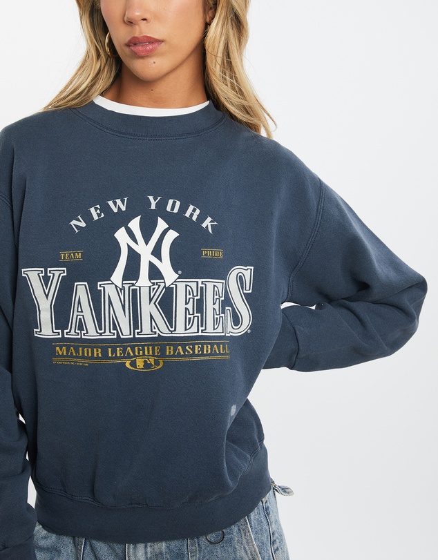 Vintage by The Real Deal - Pre Loved - Vintage 1999 MLB New York Yankees Sweatshirt