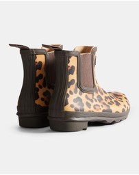 Hunter - Women’s Original Chelsea Leopard Boot in Leopard Print/Chocolate Brown