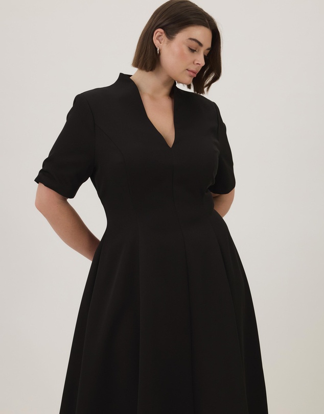 Atmos&Here Curvy - Arlo Short Sleeve Button V-Neck Maxi Dress
