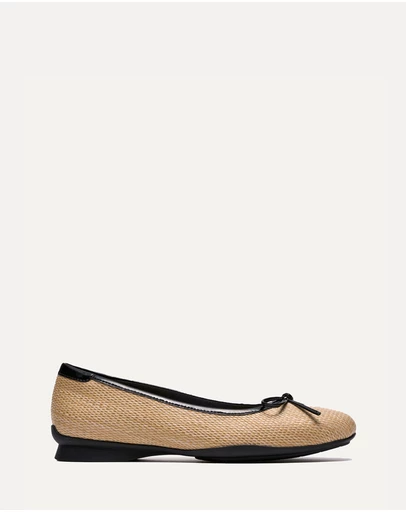 Clarks - Jazmynn Bow Black Interest