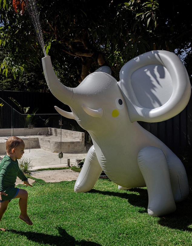 Sunnylife - Eli the Elephant Inflatable Giant Sprinkler - Babies