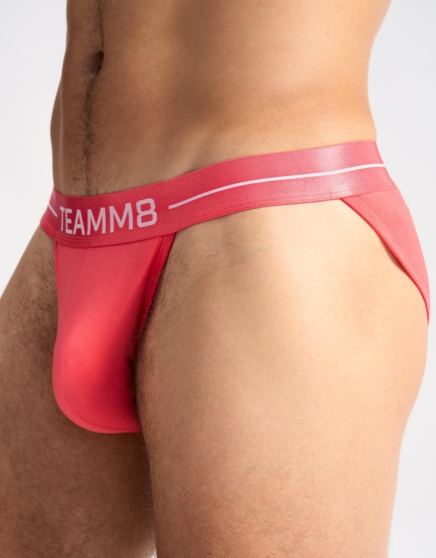 TEAMM8 - Icon Sport Brief