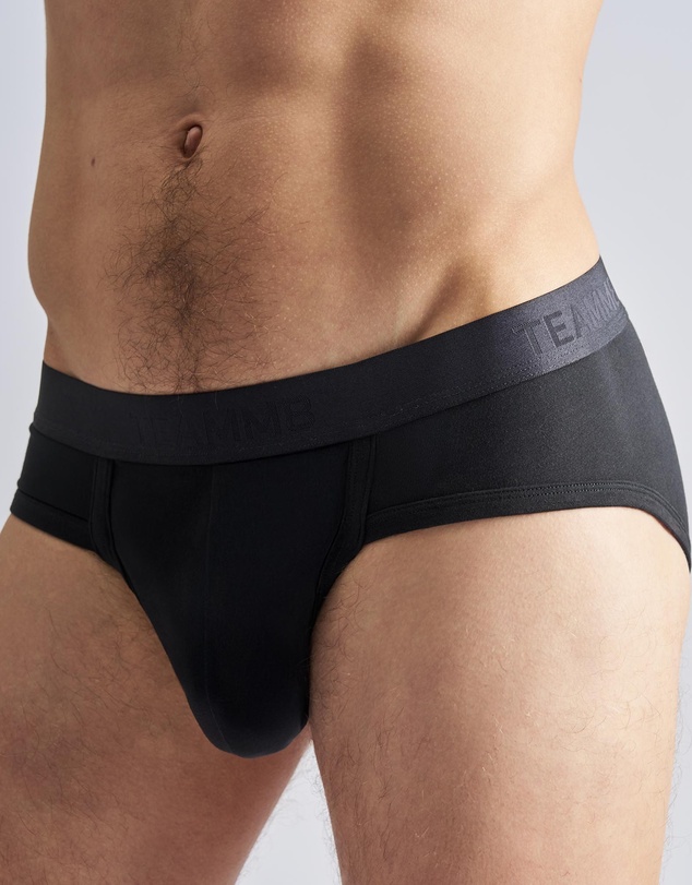 TEAMM8 - Reign Brief