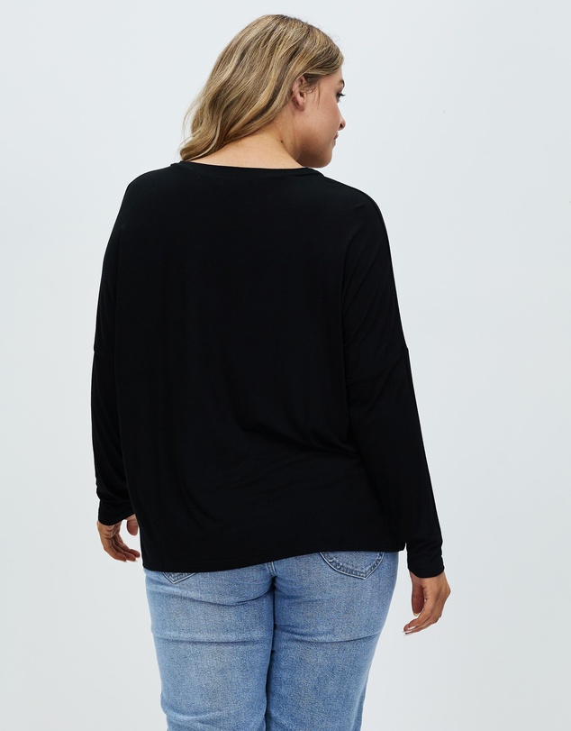Atmos&Here Curvy - Essential Long Sleeve V-Neck T-Shirt
