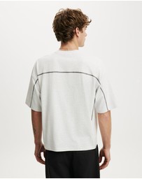 Cotton On - Cropped Fit Graphic T-Shirt
