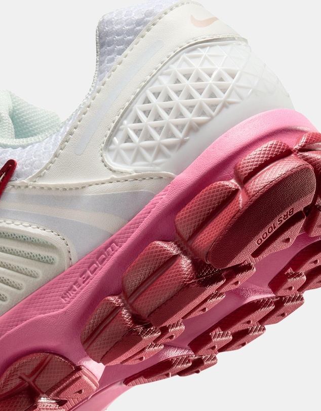 Nike - Zoom Vomero 5 - Women's