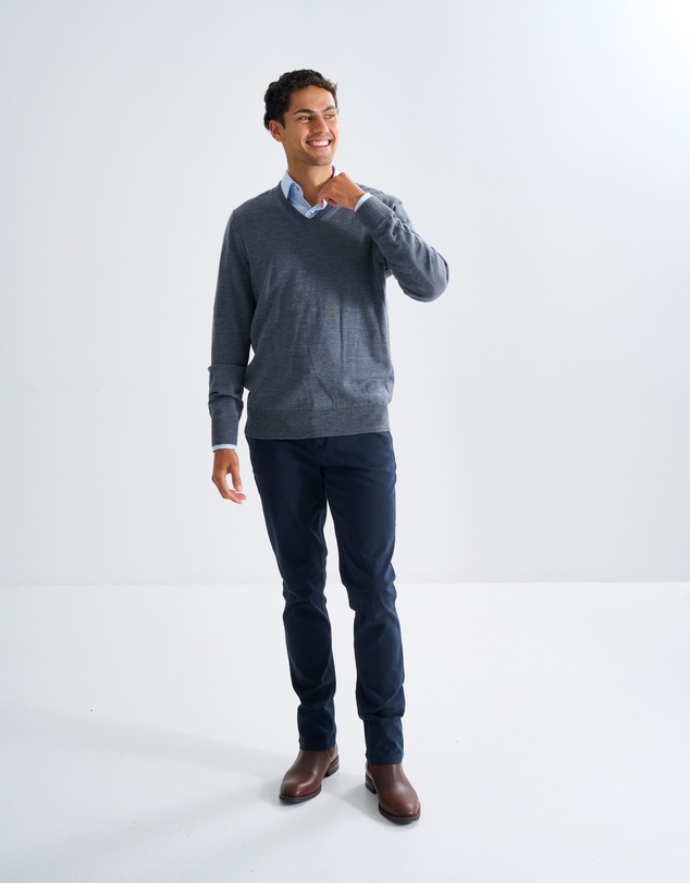 3 Wise Men - 3 Wise Men Fisher V Neck Merino Knit - Charcoal