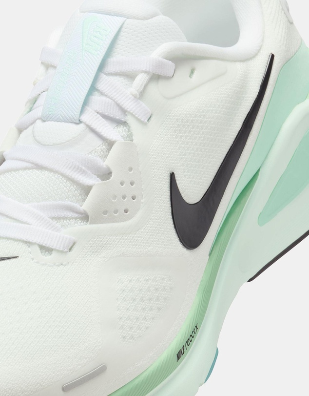 Nike - Structure 26 - Women's