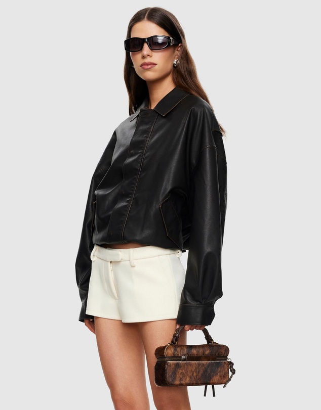 Lioness - Kenny Bomber