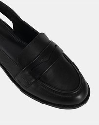 Miss Sofie - Leo Flats
