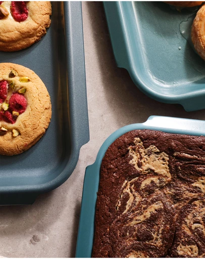 Joseph Joseph - Nest™ Bake Small Non-Stick Baking Tray with Easy-Pull Handles
