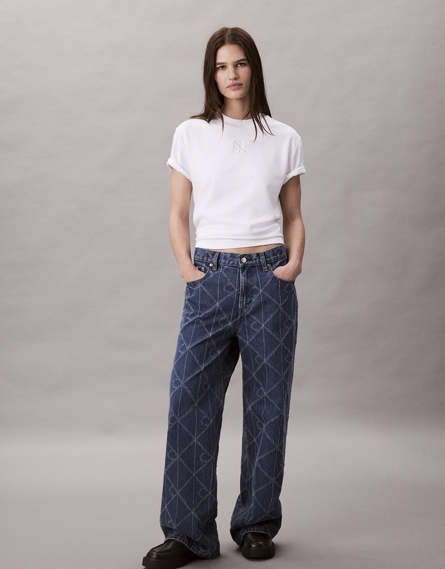 Calvin Klein - Emblem Logo Graphic Classic T-Shirt