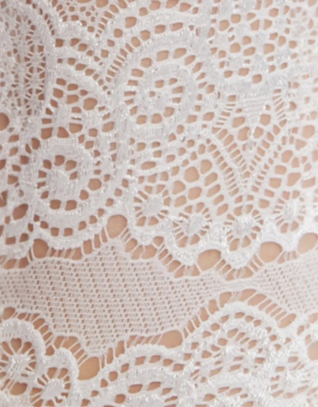 High Heel Jungle - Scalloped Lace Socks