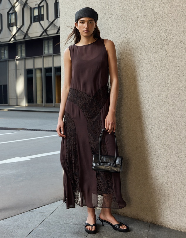 Minima Esenciales - Valadon Lace Panelled Midi Dress With Slip