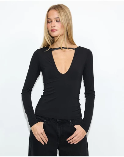 Dazie - Alexis Reversible Buckle Top