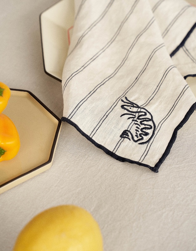 Black Blaze - Embroidered Linen Napkin Set