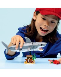 LEGO - 31381 Fierce Shark with a Treasure Chest