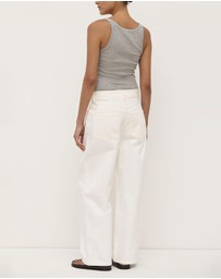 Assembly Label - Loose Fit Jeans