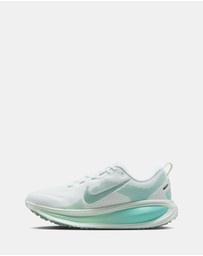 Nike - Vomero 18 - Women's