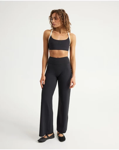 Upstate - Air Sculpt Move Crop - Black /Vintage White