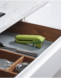 Joseph Joseph - CleanForce™ Garlic Press (Green)