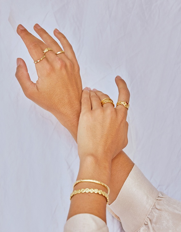 Arms Of Eve - Olsen Gold Ring