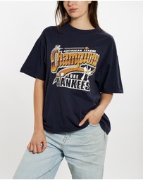 Vintage by The Real Deal - Pre Loved - 1998 MLB New York Yankees Champions Tee