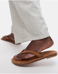 TOPSHOP - Jay Real Suede Toe Thong Flat Sandals