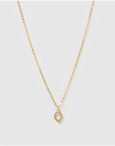 Izoa - Crystal Letter Q Necklace Gold