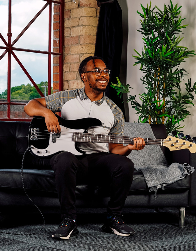 iWorld - 3rd Avenue Bass Guitar Pack