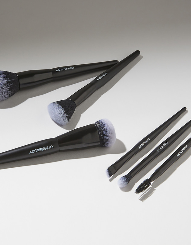 Adore Beauty - Tools of the Trade Foundation Buffing Brush