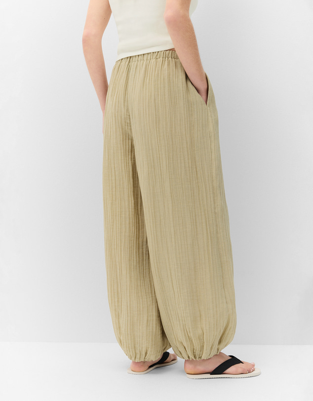 UNISON - Crinkle Balloon Pant