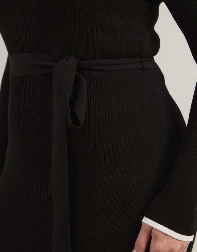 Atmos&Here Curvy - Maci Fitted Midi Knit Dress