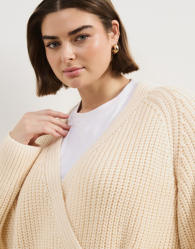 Atmos&Here Curvy - Reese Chunky Knit Wrap Cardigan