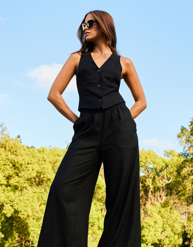 UNE PIECE - Linen V-Neck Vest